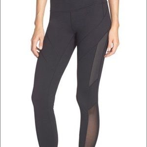 👟Zella Live In Mesh Leggings (Black) L